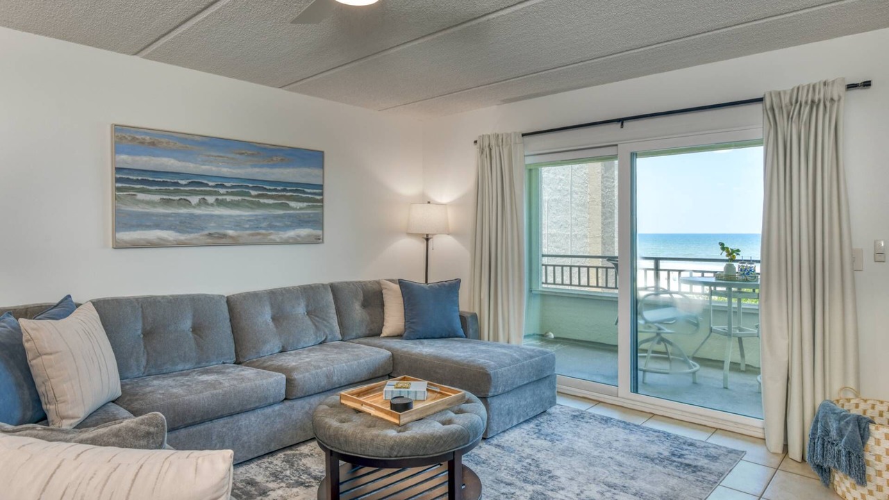 Photo of Livingroom in Crescent Beach