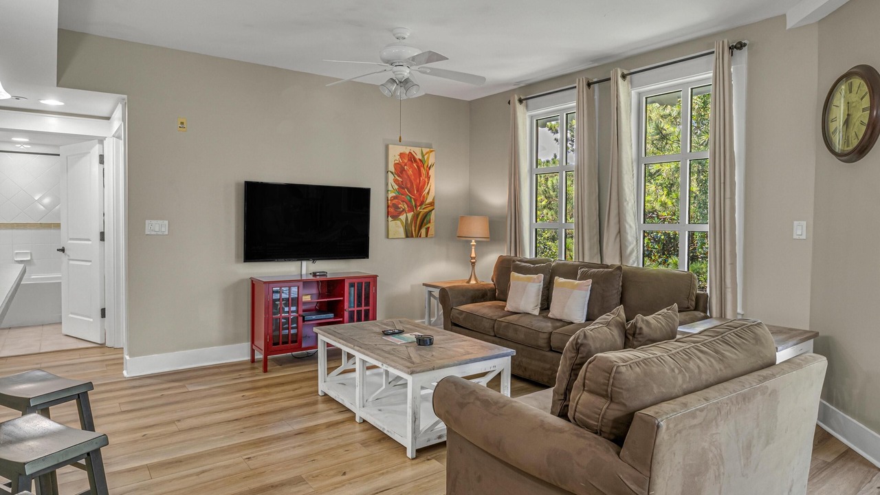 Photo of Livingroom in Baytowne Wharf