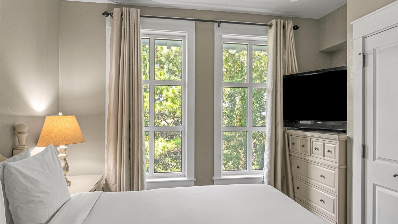 Photo of Bedroom in Baytowne Wharf