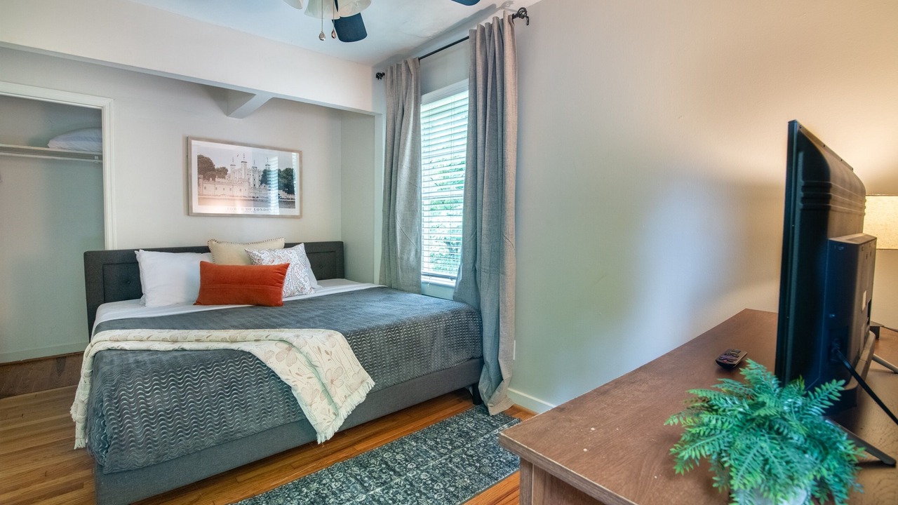 Photo of Bedroom in Five Points South