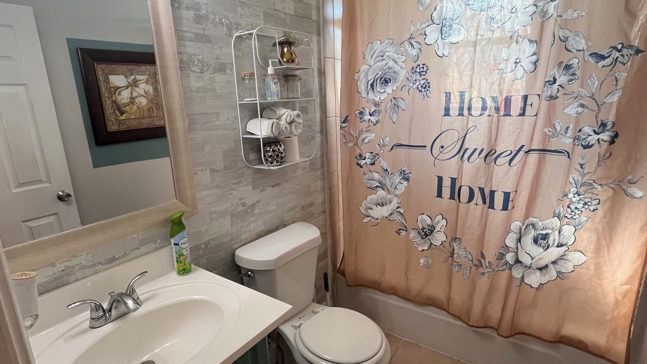 Photo of Bathroom in Kenner - Louis Armstrong International Airport
