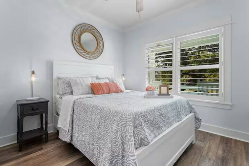 Photo of Bedroom in Long Beach