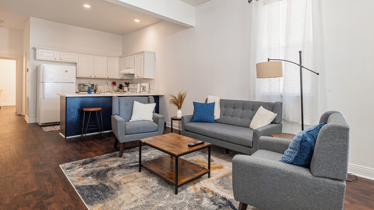 Photo of Livingroom in Mid-City