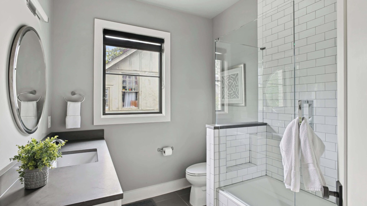 Photo of Bathroom in Poncey-Highland