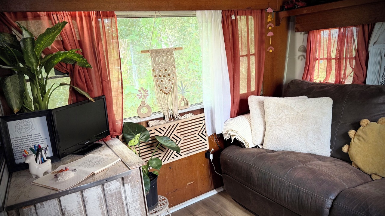 Photo of Livingroom in Foley