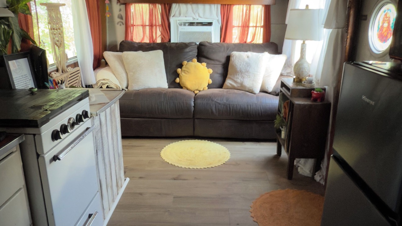 Photo of Livingroom in Foley