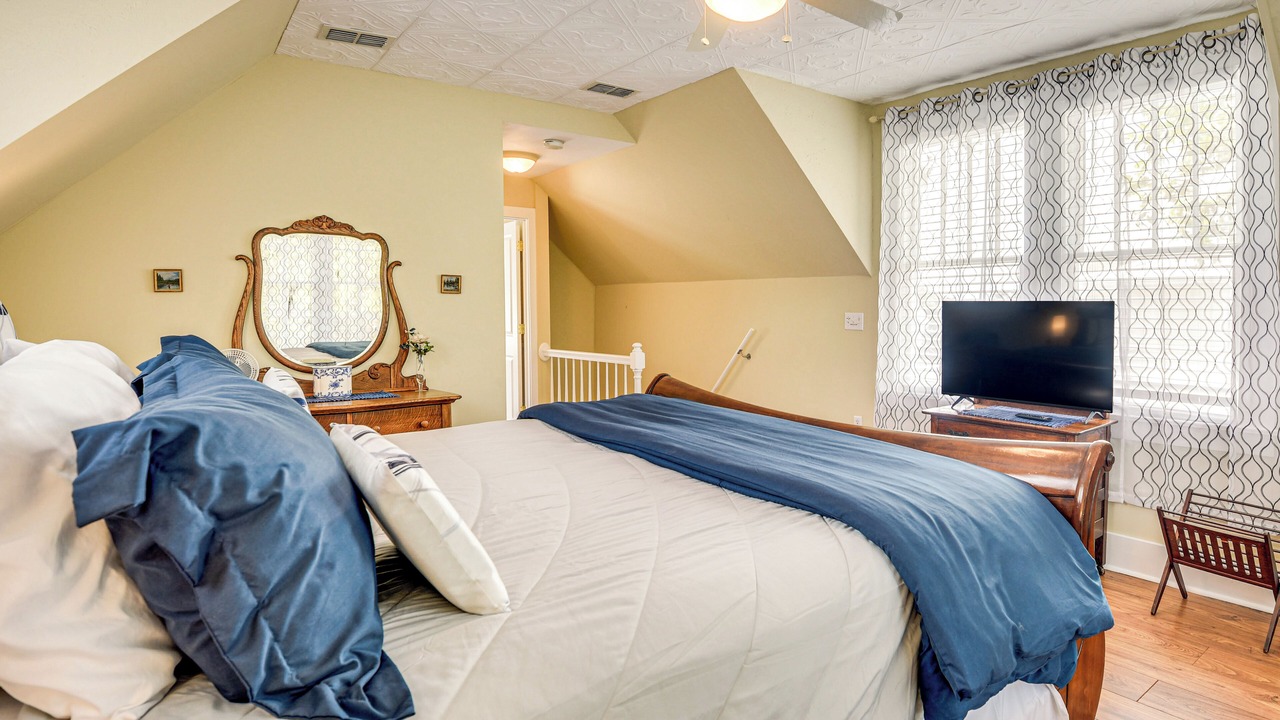 Photo of Bedroom in Crescent City