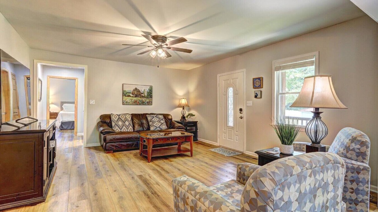 Photo of Livingroom in Shiloh