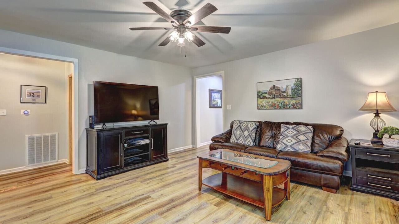 Photo of Livingroom in Shiloh