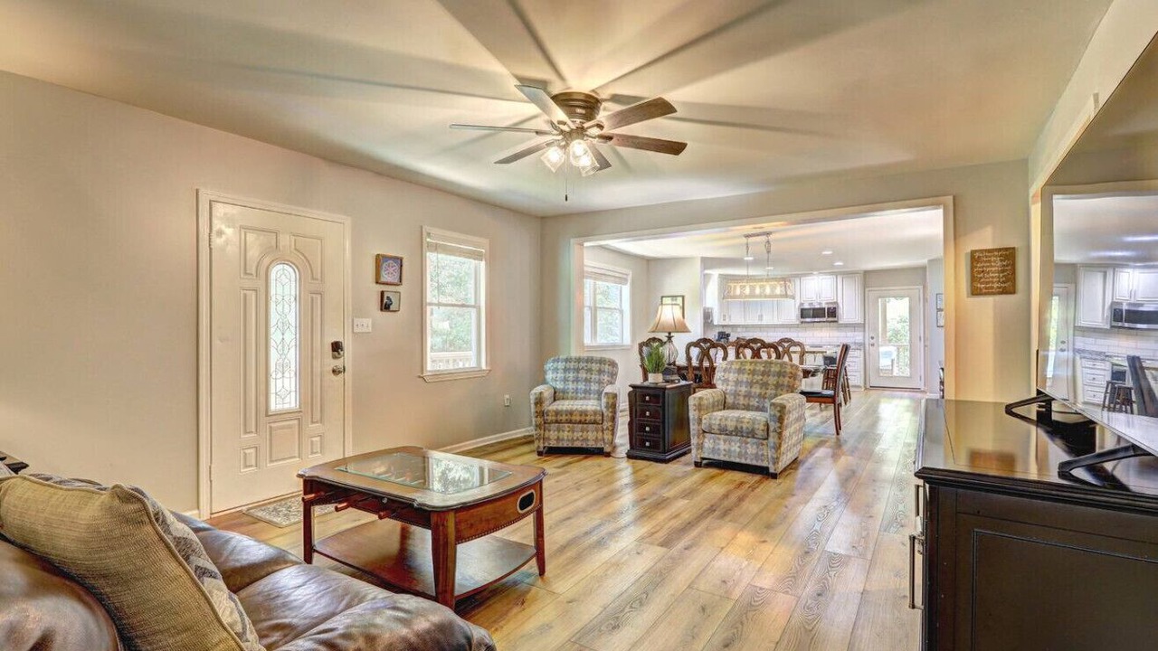 Photo of Livingroom in Shiloh