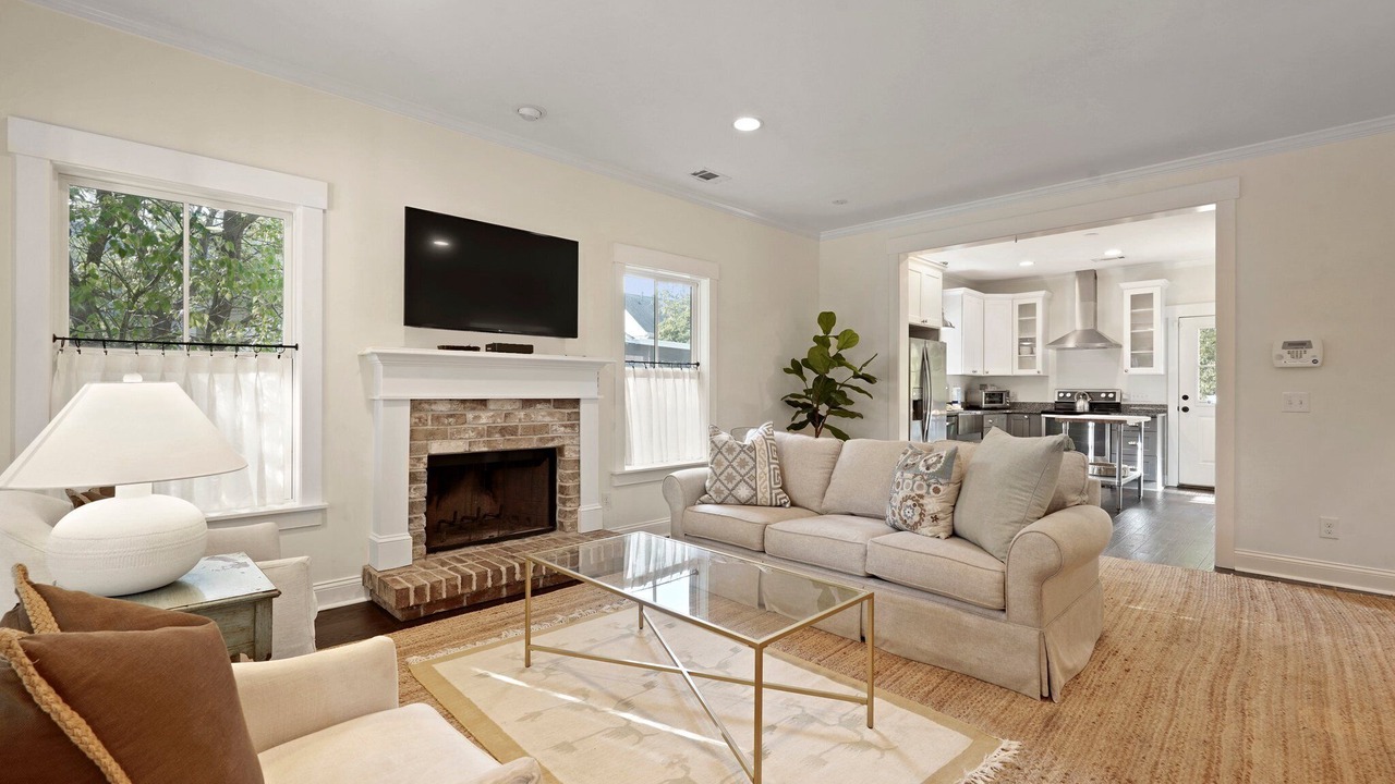 Photo of Livingroom in Isle of Hope Historic District