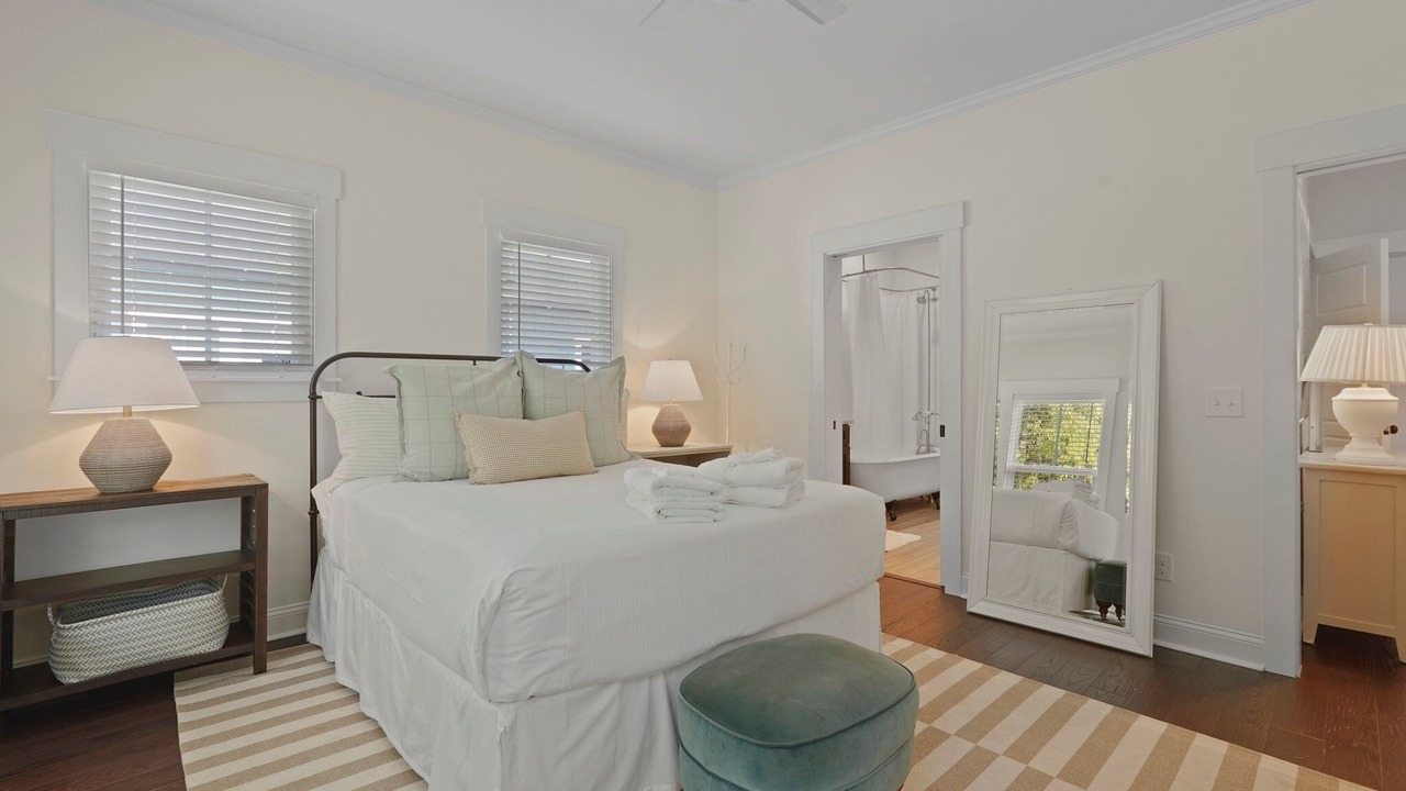 Photo of Bedroom in Isle of Hope Historic District