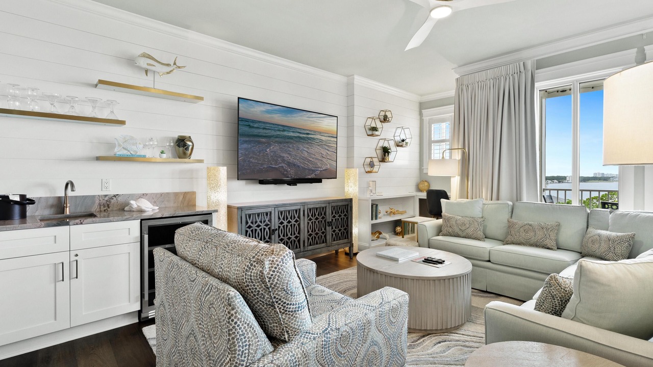 Photo of Livingroom in Baytowne Wharf