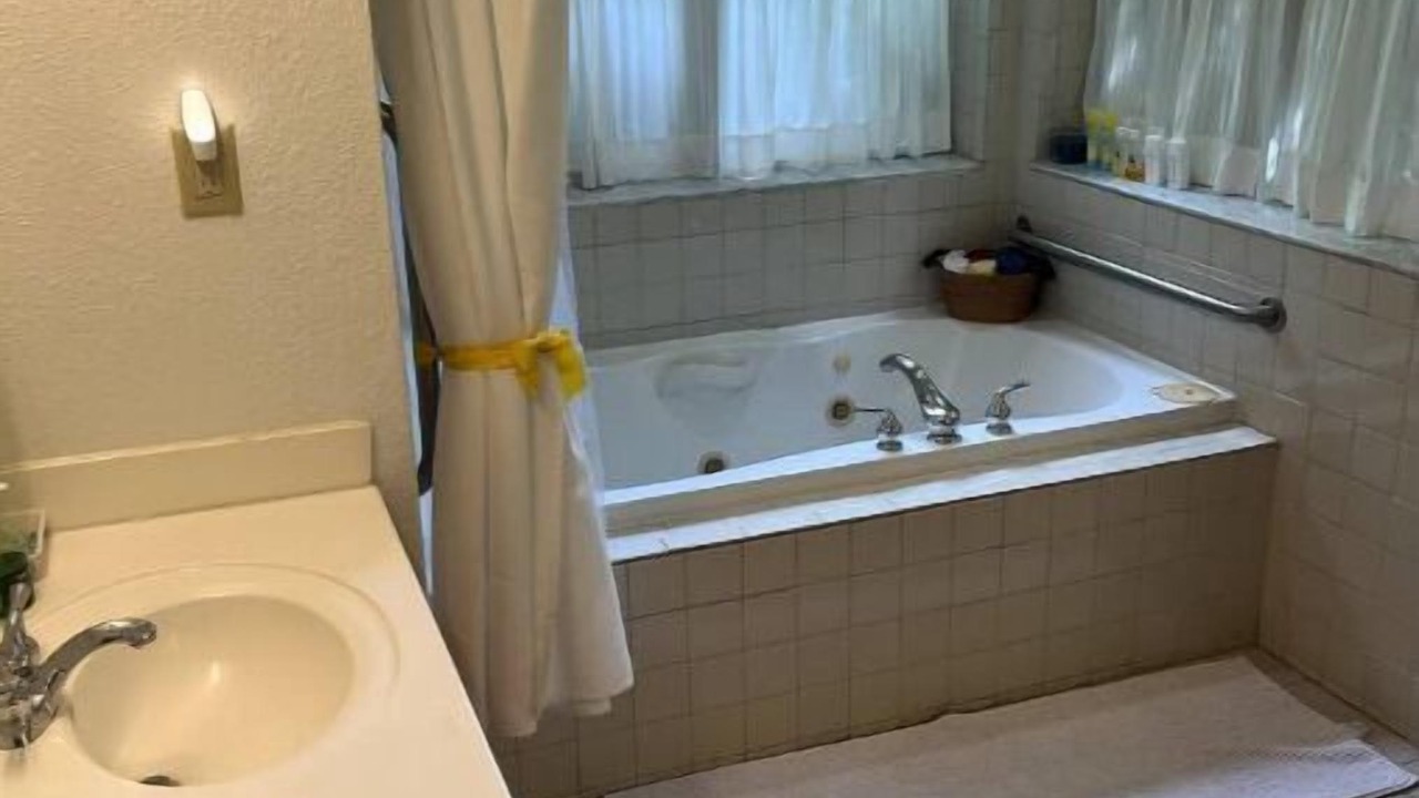 Photo of Bathroom in Colonialtown North