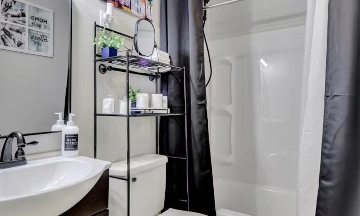 Photo of Bathroom in Pine Bluff