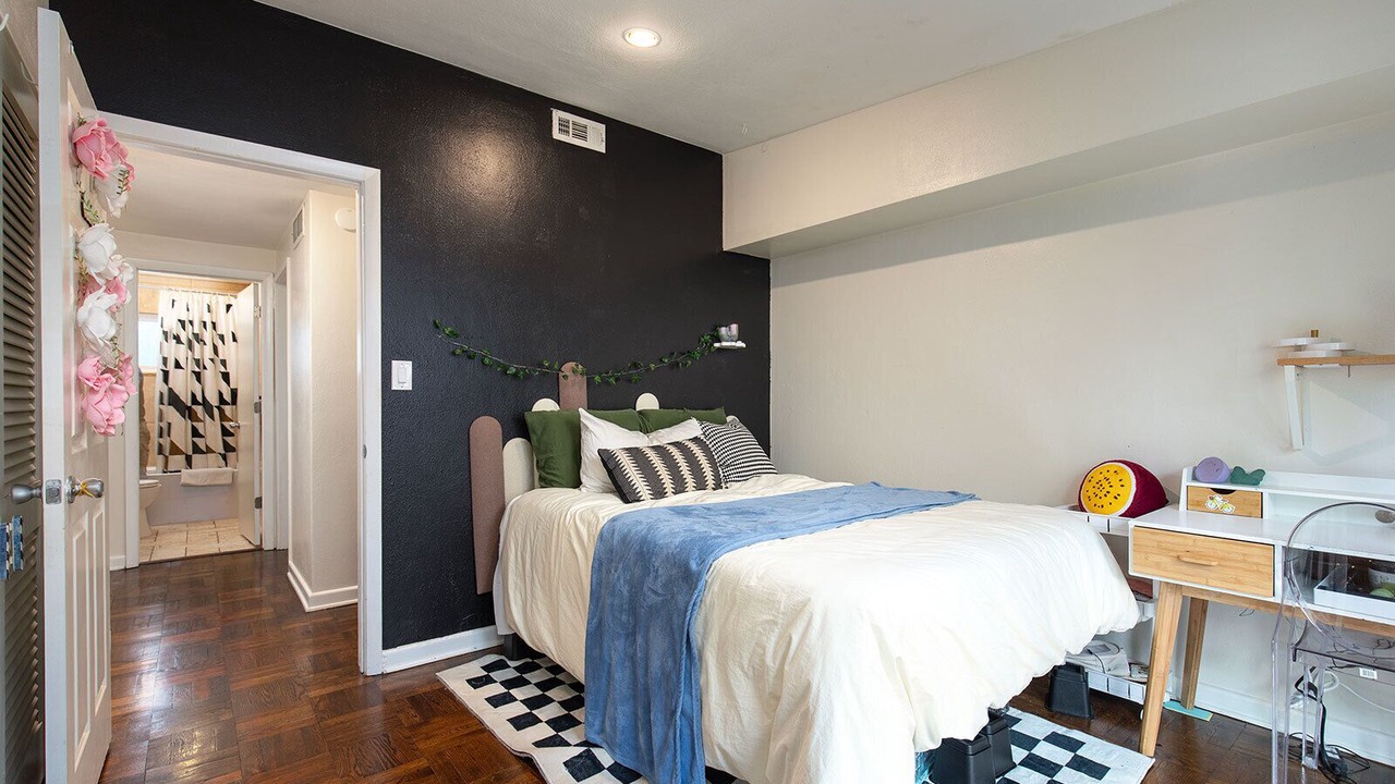 Photo of Bedroom in Audubon Park