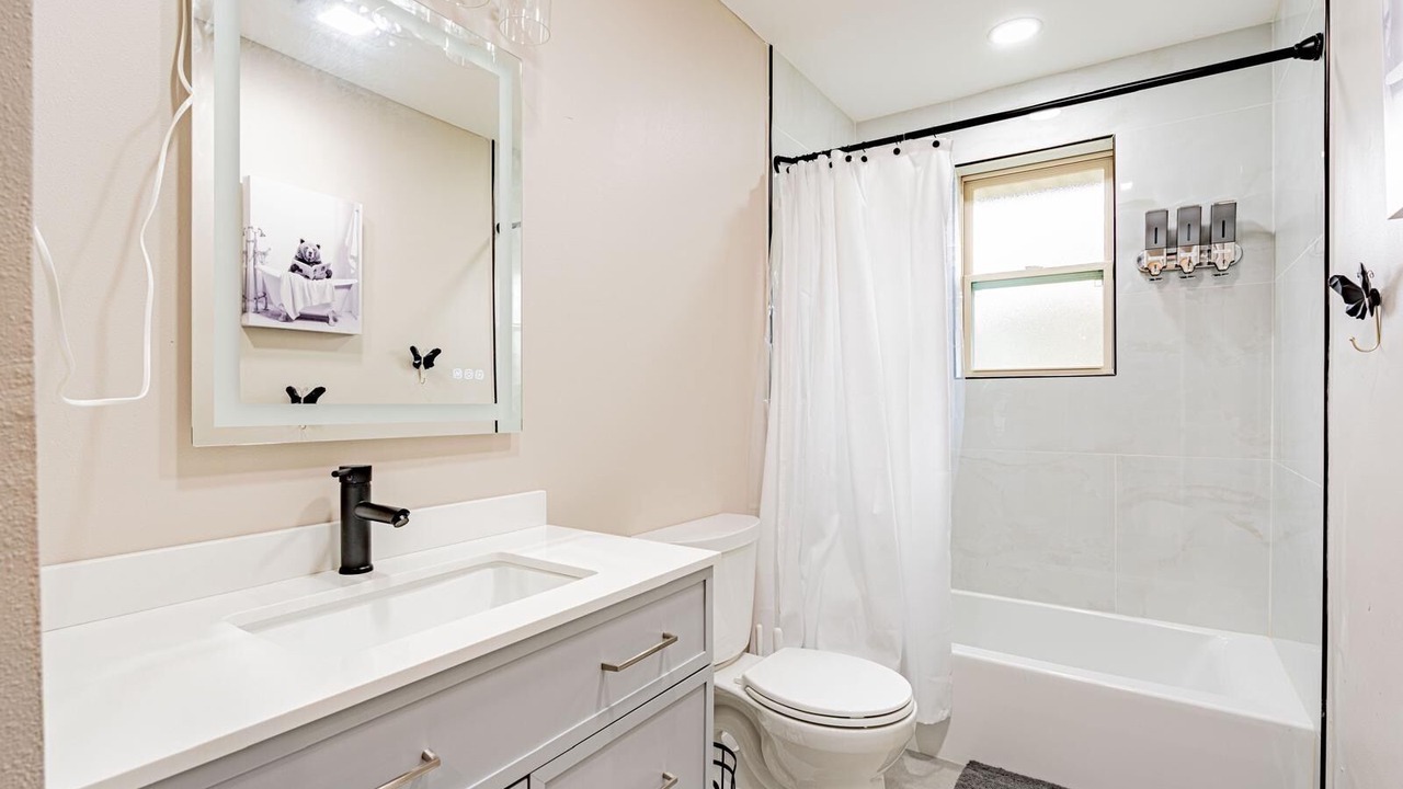 Photo of Bathroom in Kenner - Louis Armstrong International Airport