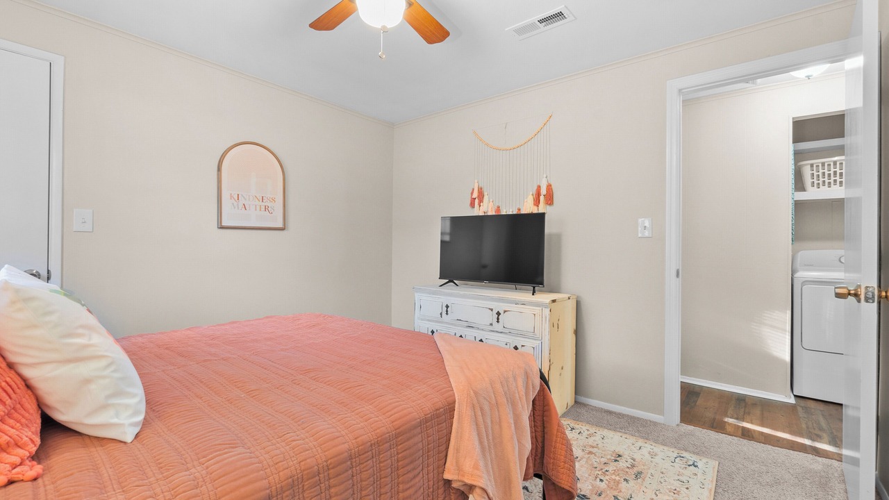 Photo of Bedroom in Perry