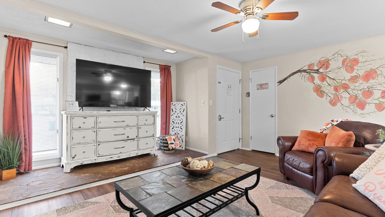 Photo of Livingroom in Perry