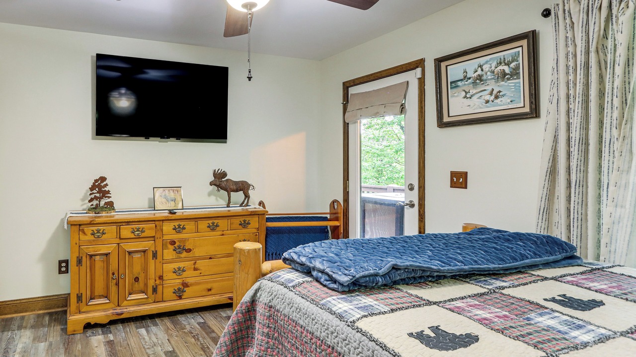 Photo of Bedroom in Walnut Mountain