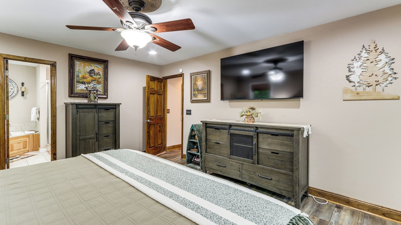 Photo of Bedroom in Walnut Mountain