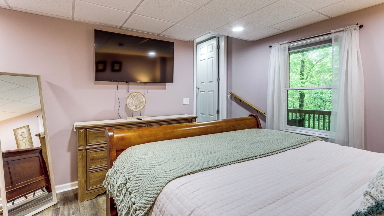 Photo of Bedroom in Walnut Mountain