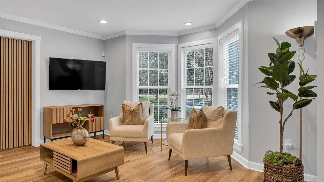 Photo of Livingroom in Mid-City