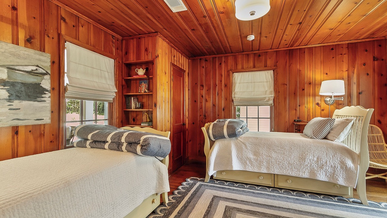 Photo of Bedroom in Northport