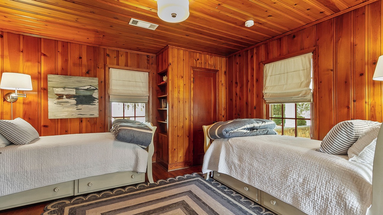 Photo of Bedroom in Northport