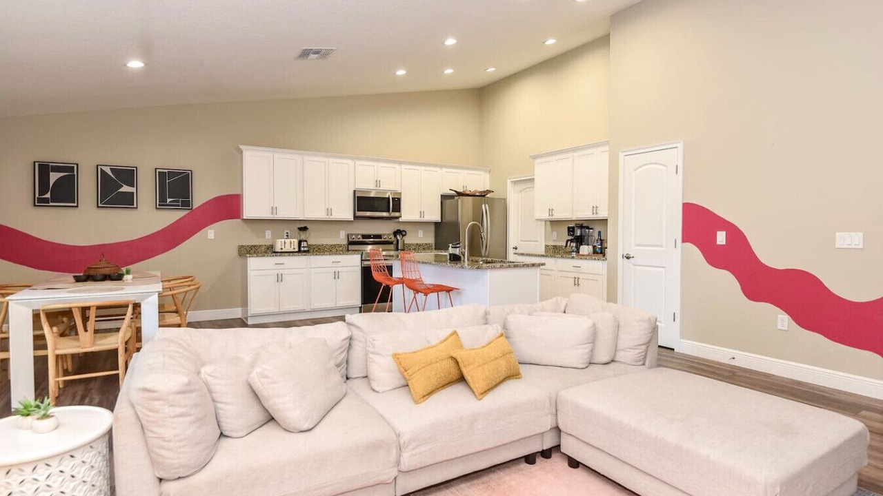 Photo of Livingroom in Mcelroys Belleview