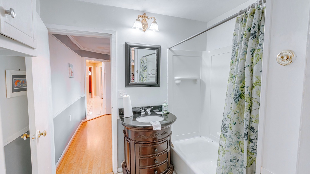 Photo of Bathroom in Chickasaw