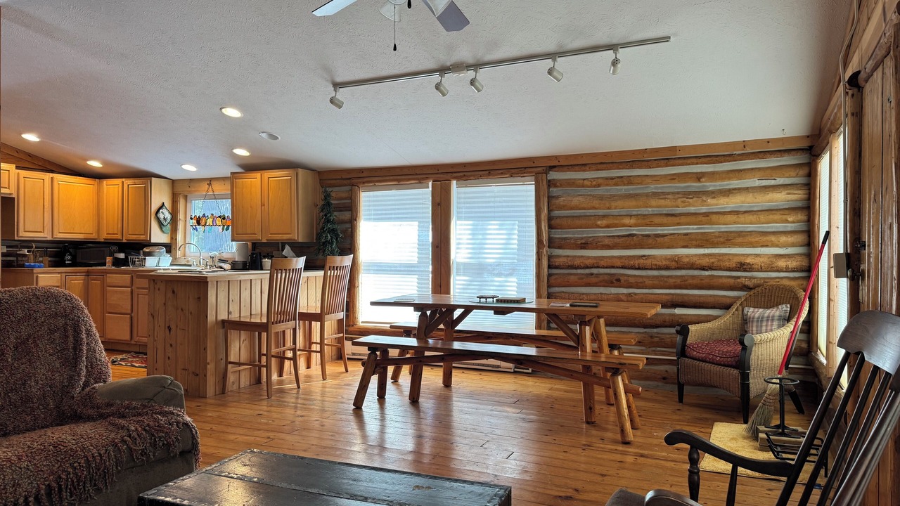 Photo of Livingroom in Fife Lake