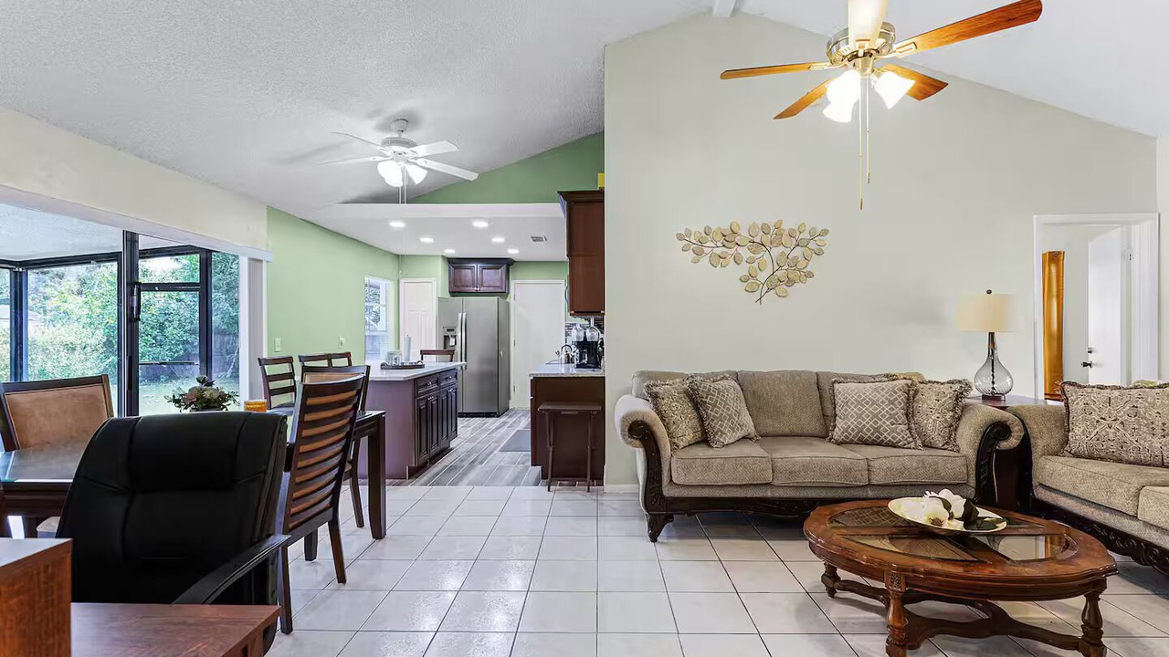 Photo of Livingroom in Winter Springs