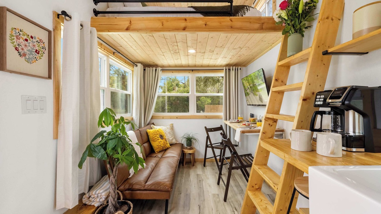 Photo of Livingroom in Lake City