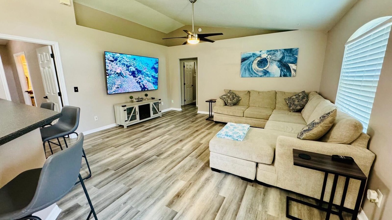 Photo of Livingroom in Pine Castle