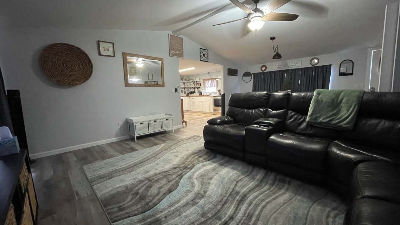 Photo of Livingroom in Midland City