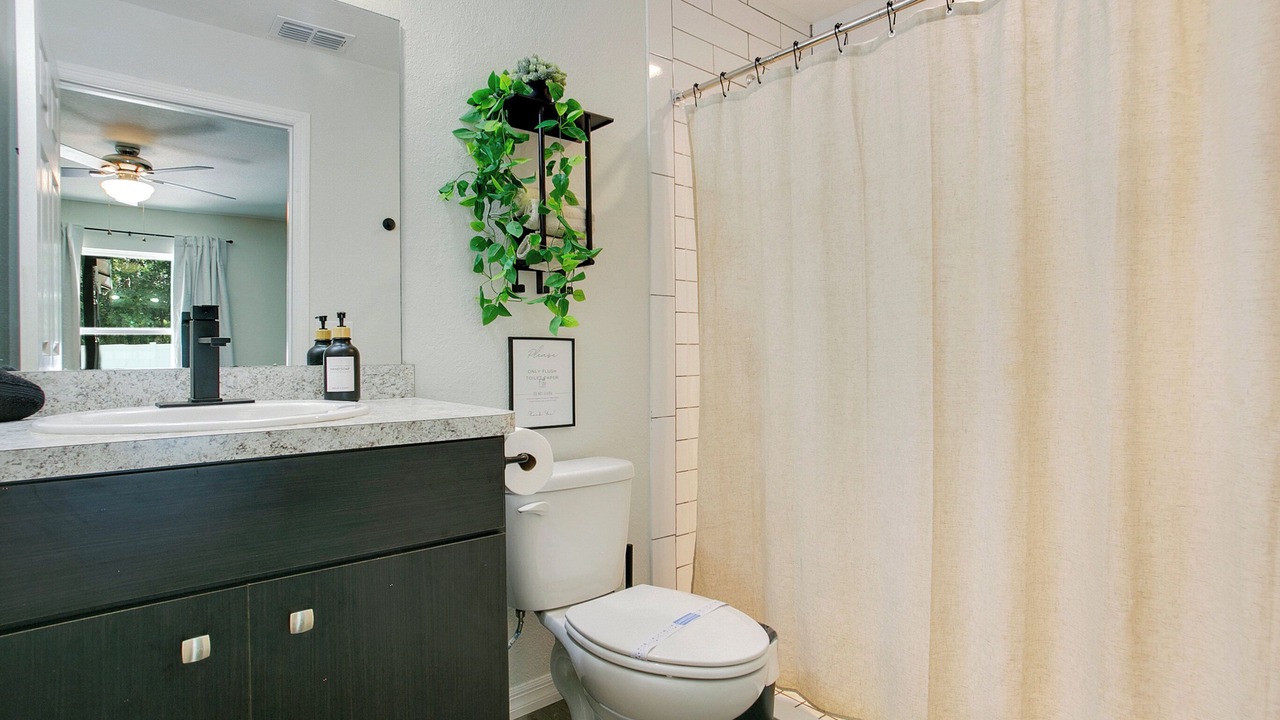 Photo of Bathroom in Candler