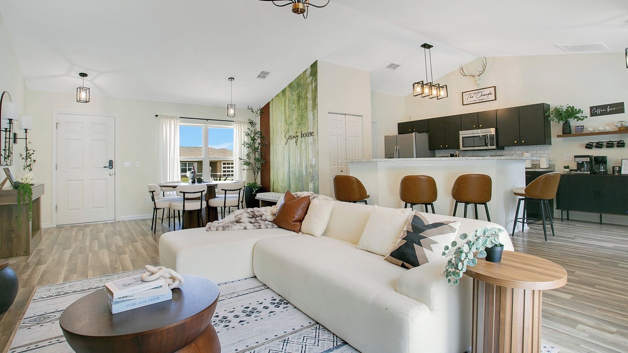 Photo of Livingroom in Candler