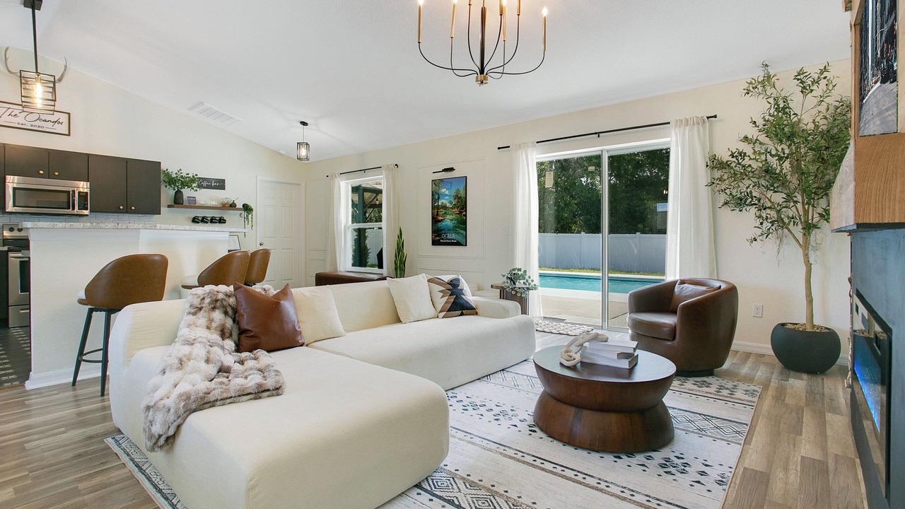 Photo of Livingroom in Candler