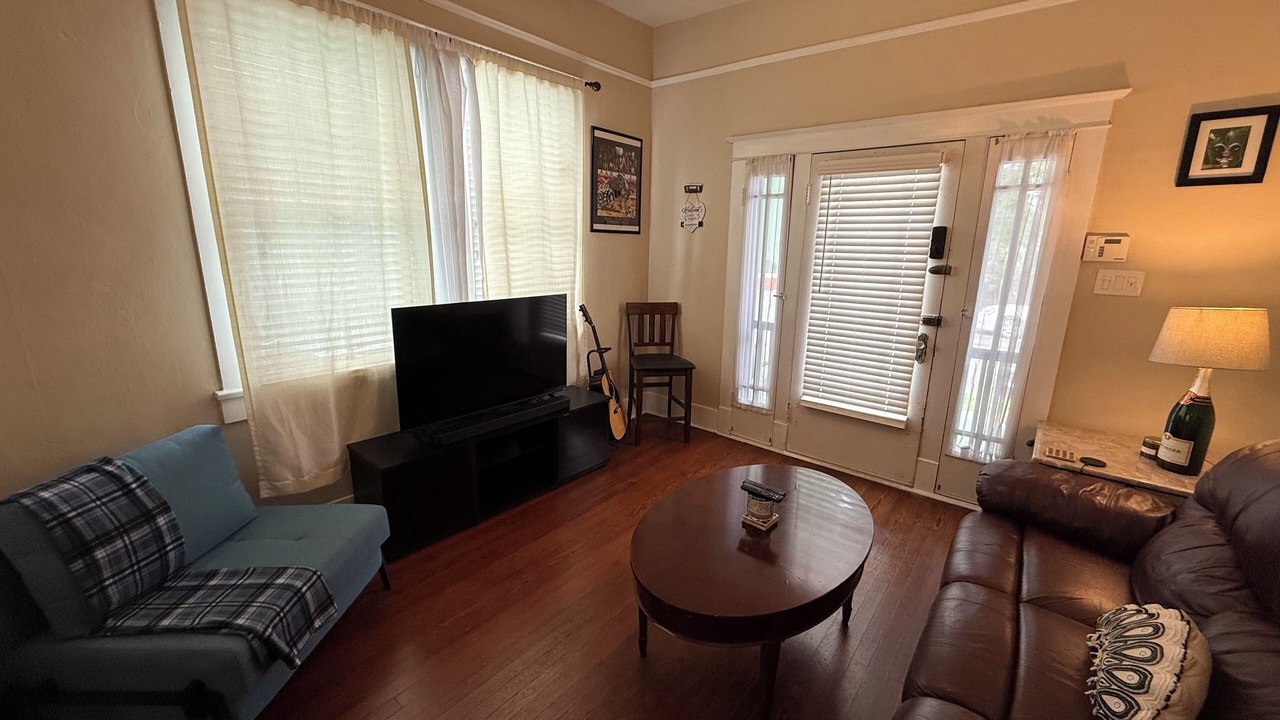 Photo of Livingroom in Irish Channel