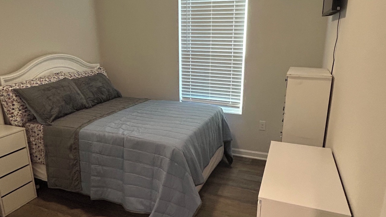 Photo of Bedroom in Foley