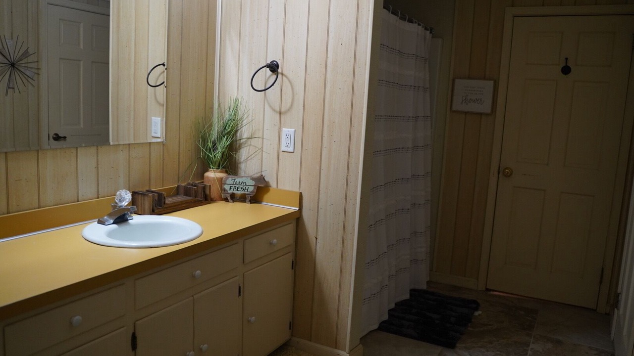 Photo of Bathroom in Gunter Afs