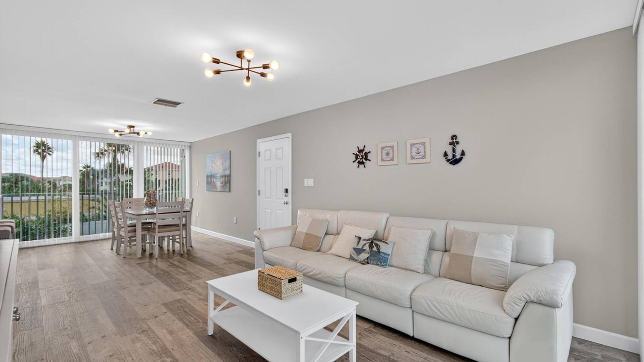 Photo of Livingroom in Ormond Beach