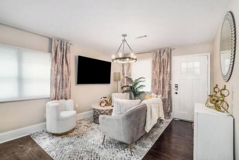 Photo of Livingroom in Scottdale