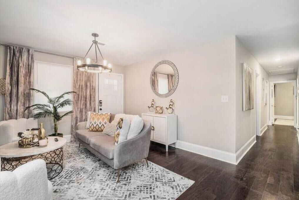 Photo of Livingroom in Scottdale