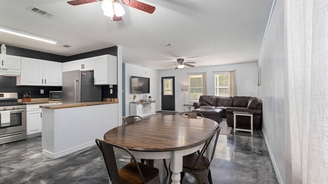 Photo of Livingroom in Crestview