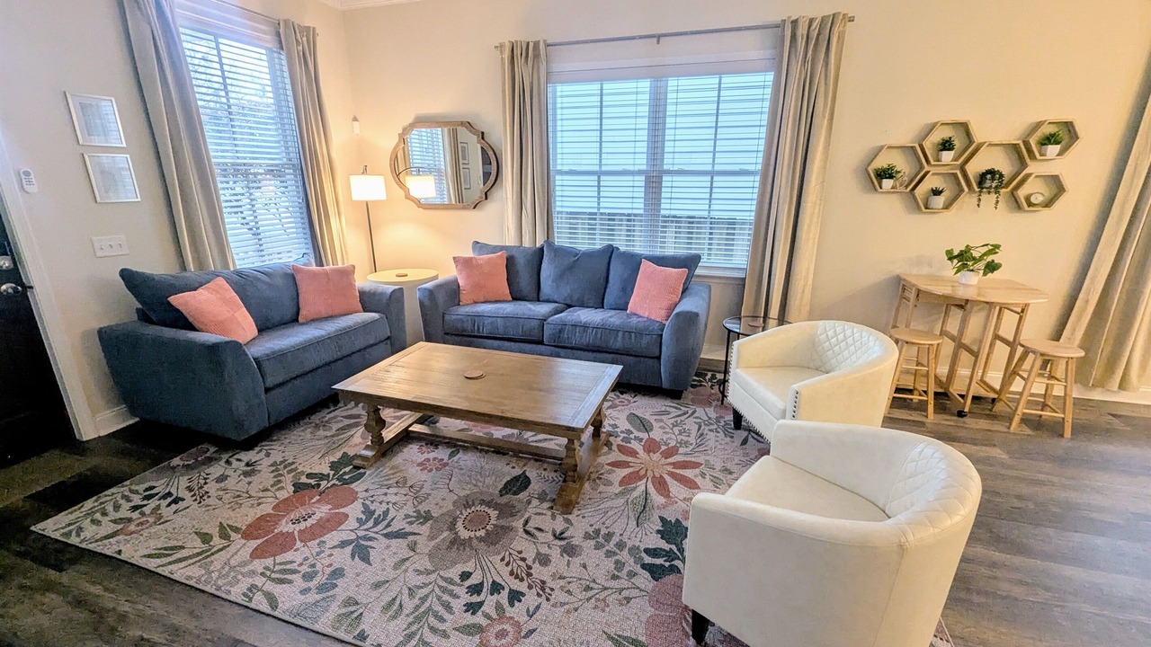 Photo of Livingroom in Thomas Square