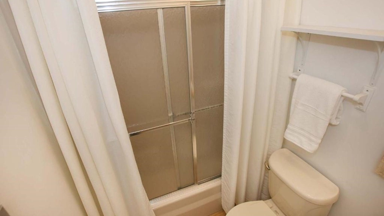 Photo of Bathroom in Lillian