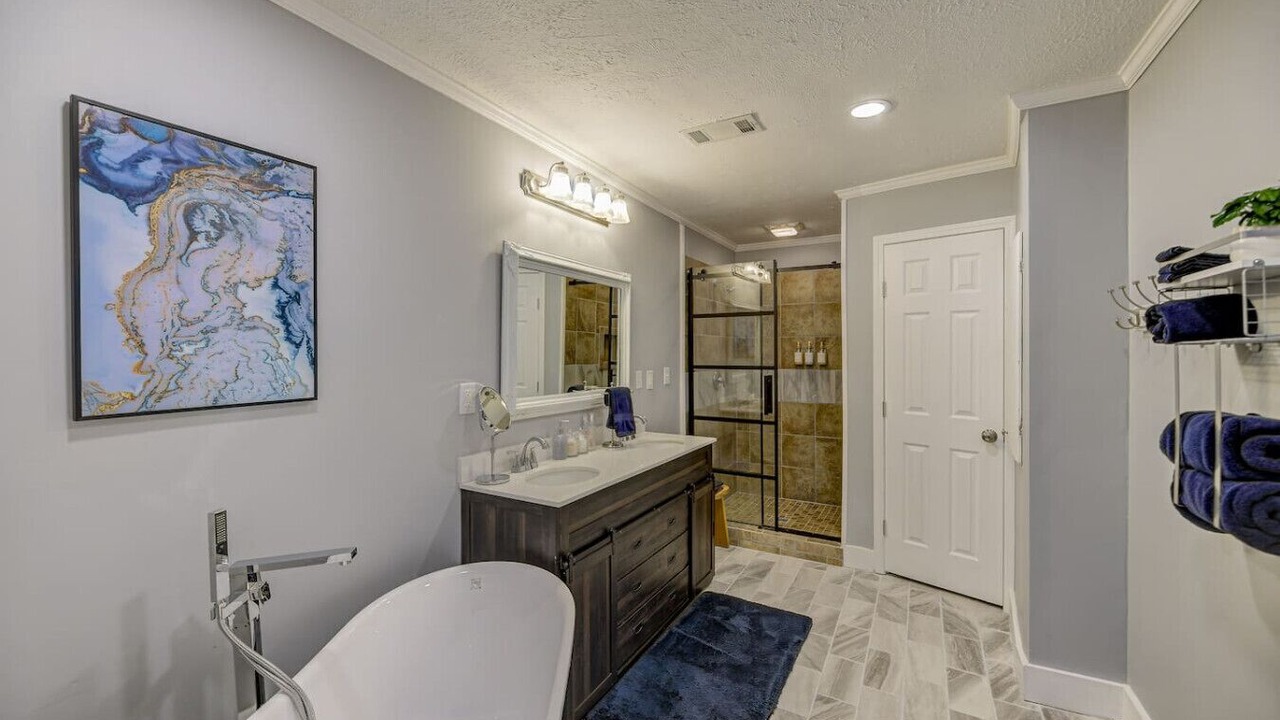 Photo of Bathroom in Sondheimer