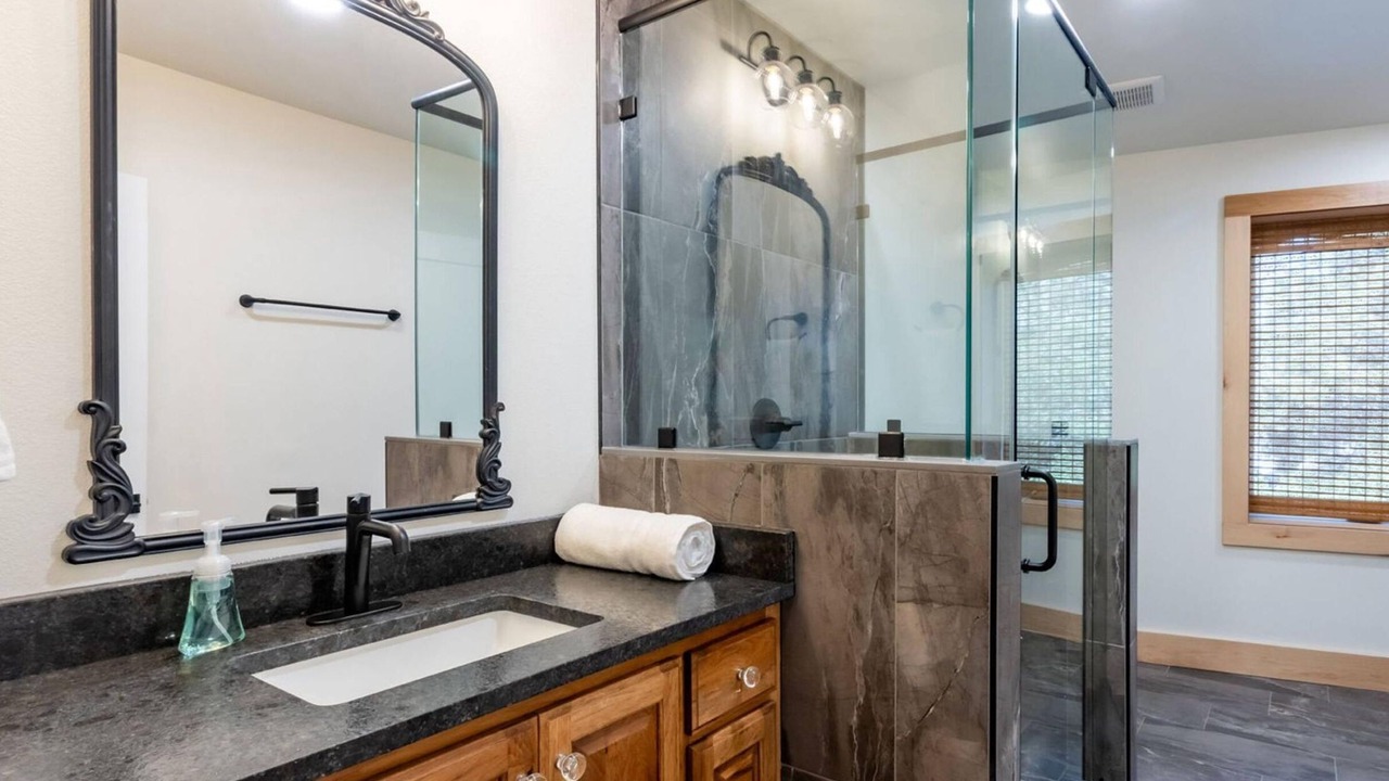 Photo of Bathroom in Jay